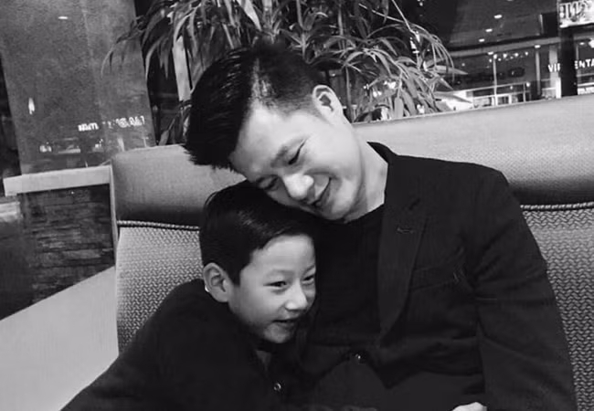 “Tôi tin tưởng vào sự sắp xếp của ông trời lên số phận mỗi người. Tôi lớn lên trong sự gian khó và tôi tin con trai sẽ trưởng thành từ tình thương của tôi và Jennifer Phạm. Vì tôi không có tuổi thơ nên tôi muốn Bảo Nam luôn có cuộc sống đầy đủ, an toàn nhất”, Quang Dũng chia sẻ về con trai.