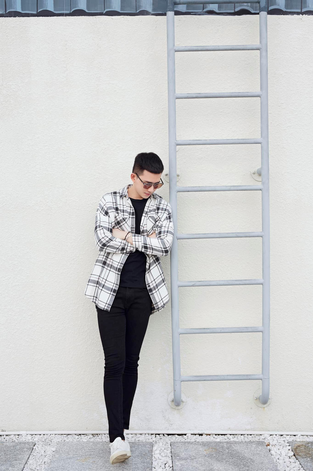 Võ Cảnh động viên khán giả: "Cùng nhau ốm một tí rồi cùng nhau khoẻ mạnh lại nhanh thôi ấy mà. Sài Gòn của tôi đoàn kết lắm".