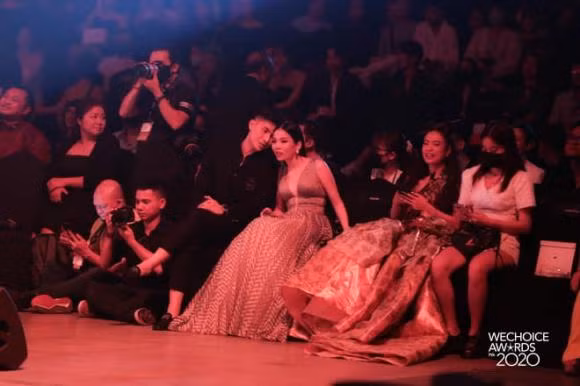 Lo them anh than mat cua Le Quyen va tinh tre kem 12 tuoi-Hinh-2