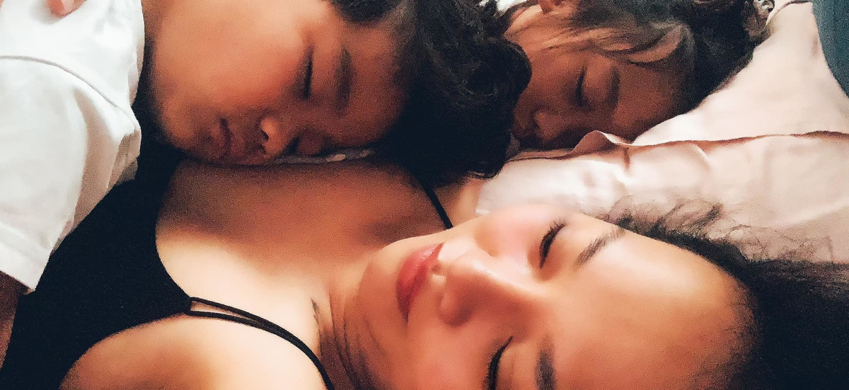 Thái Thùy Linh đầy ưu tư về cuộc sống và các con giữa dịch bệnh.