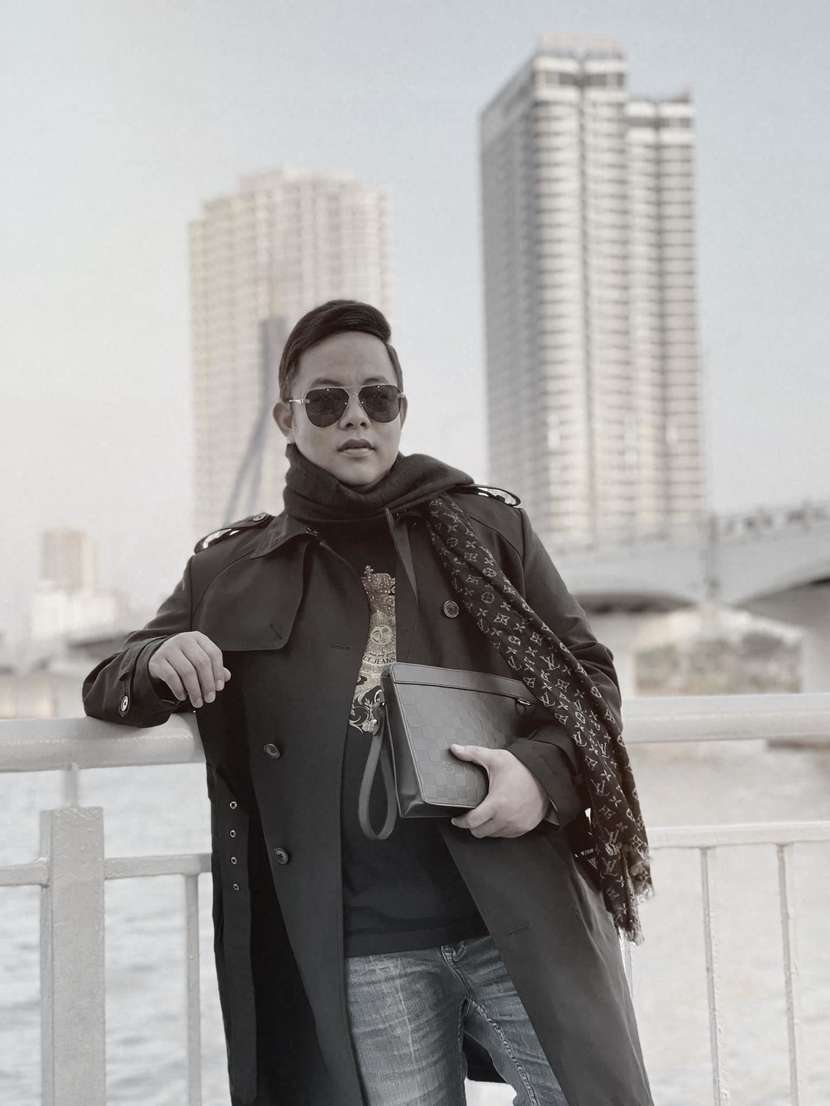 Quang Lê dát hàng hiệu đi chơi đầu năm.