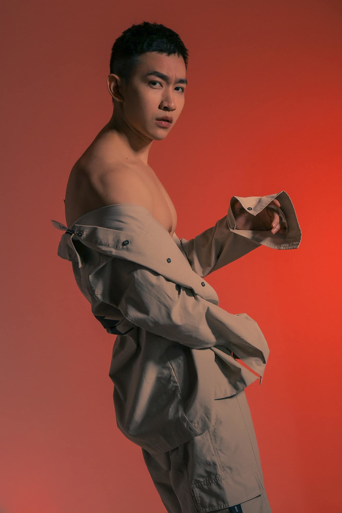 Võ Cảnh trong vai trò người mẫu.