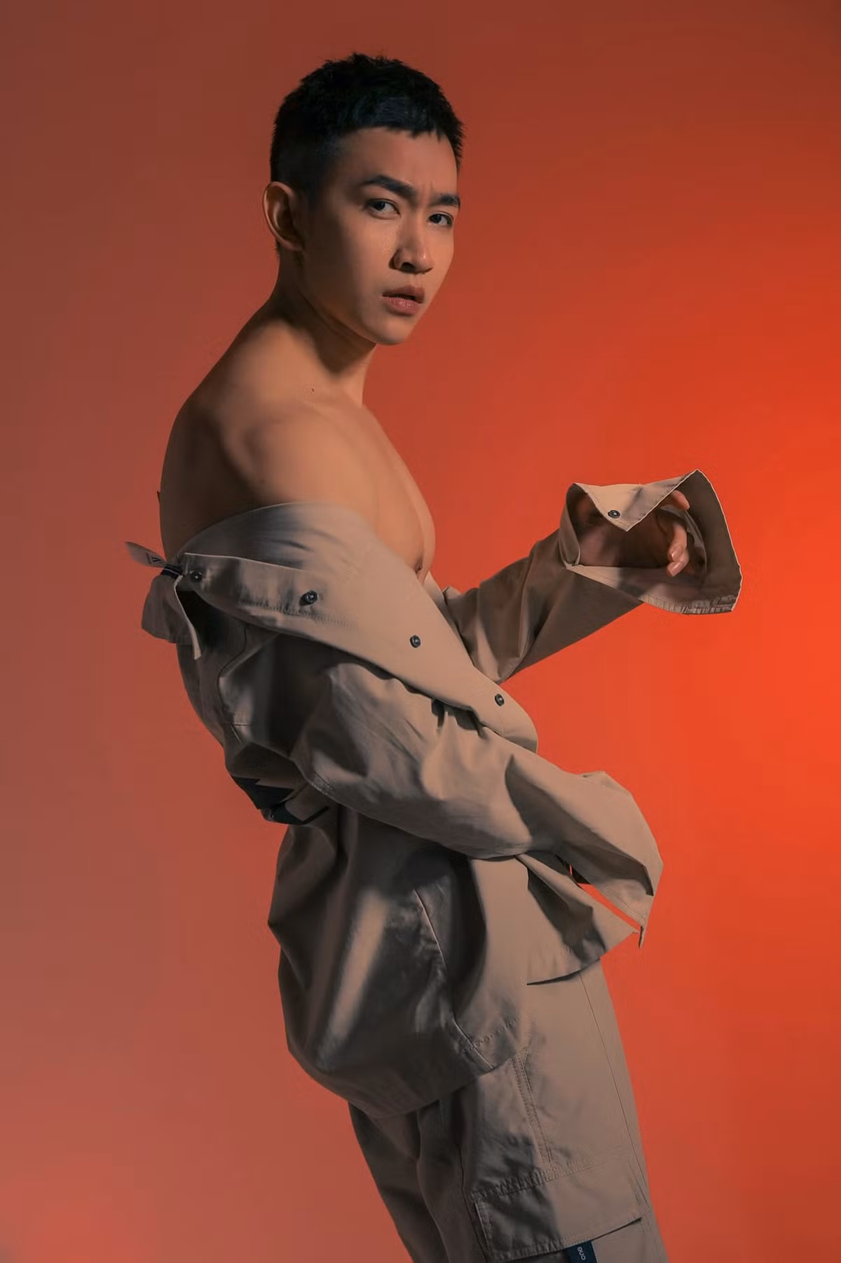 Võ Cảnh trong vai trò người mẫu.