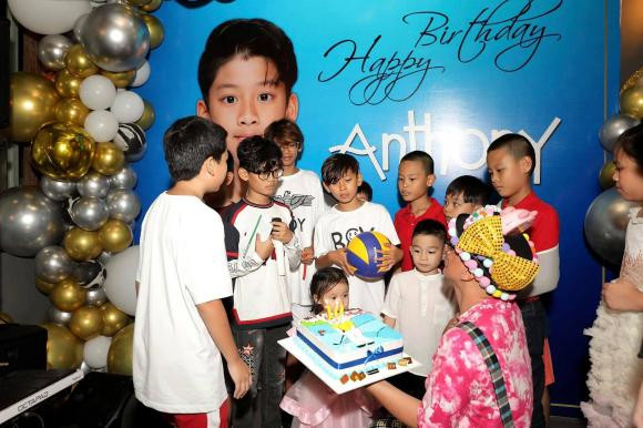 Doanh nhân Đức Huy tổ chức sinh nhật hoành tráng cho con trai chung của mình và Lệ Quyên.