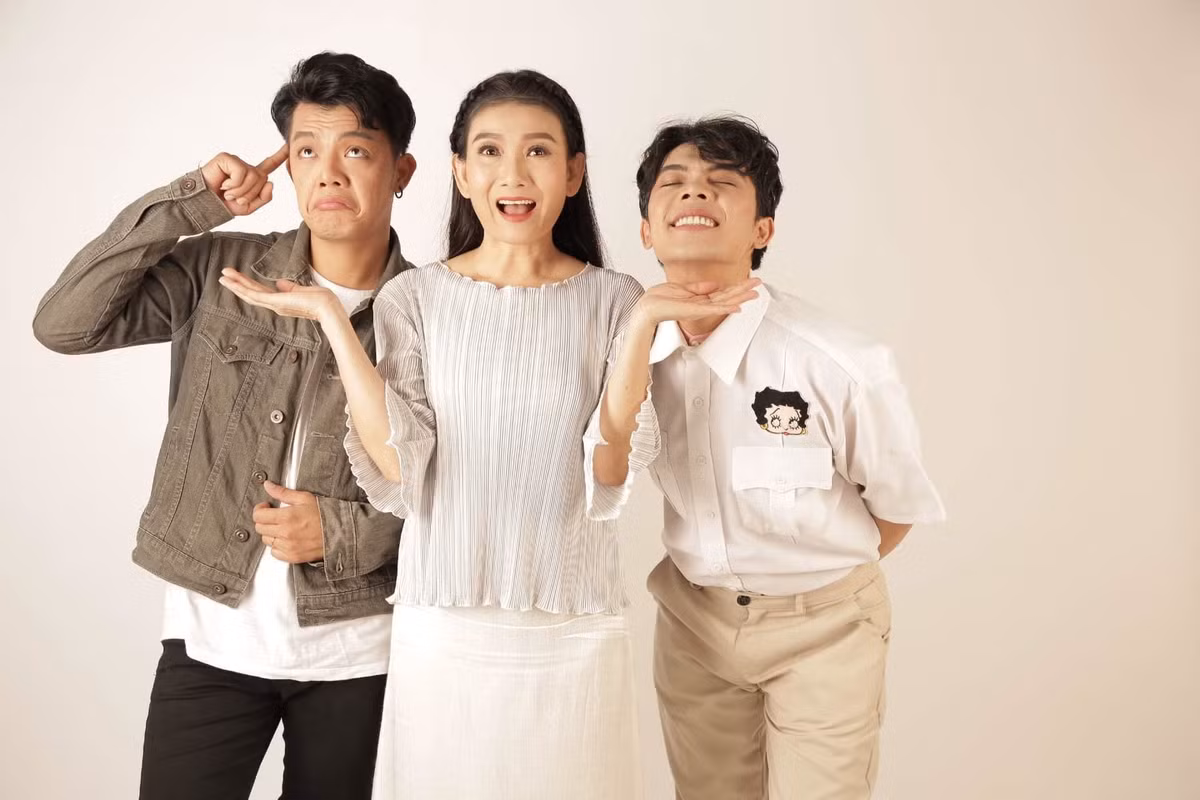 Mỹ Uyên tự hào dàn diễn viên sân khấu 5B đã thực hiện hoạt động bếp "Chia sẻ yêu thương" hiệu quả, giúp đỡ nhiều người khó khăn.