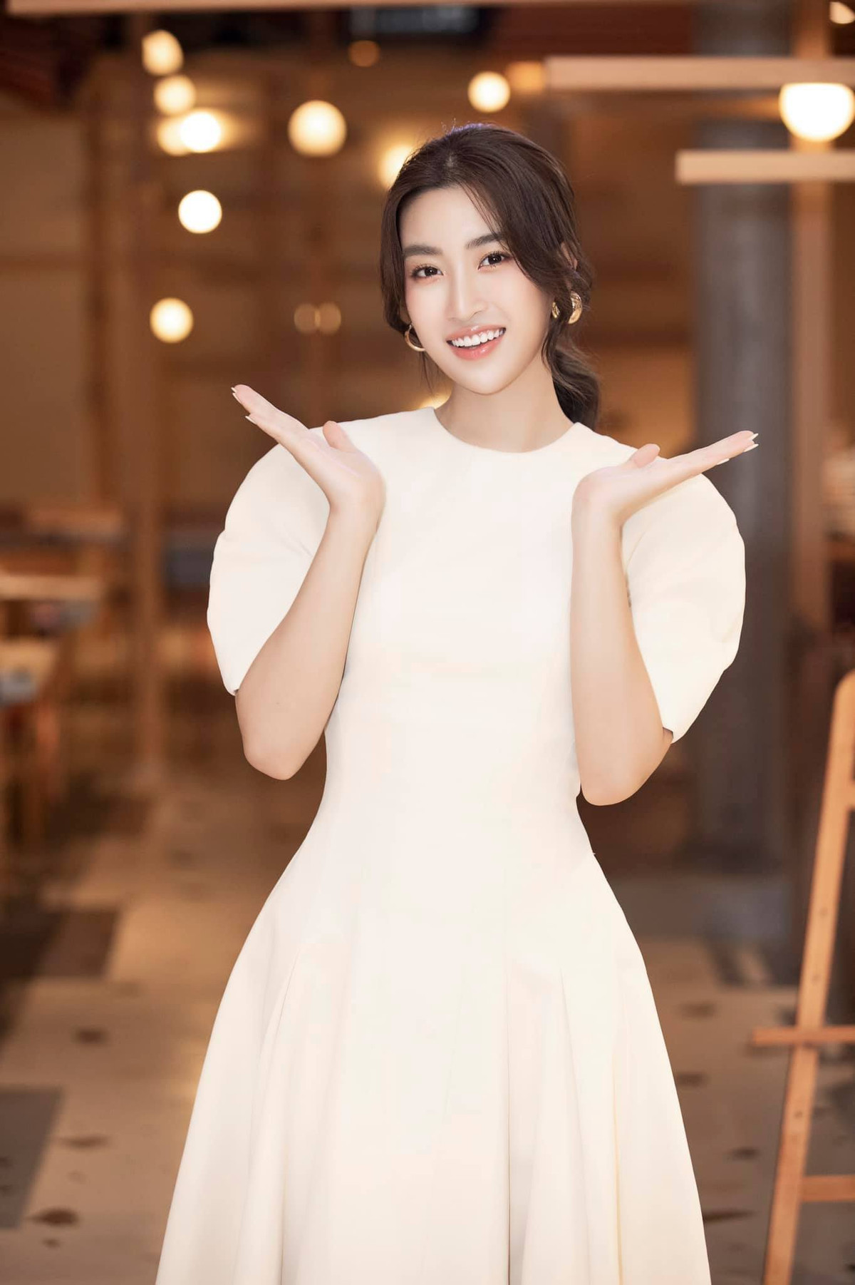 Đỗ Mỹ Linh đẹp trong veo.