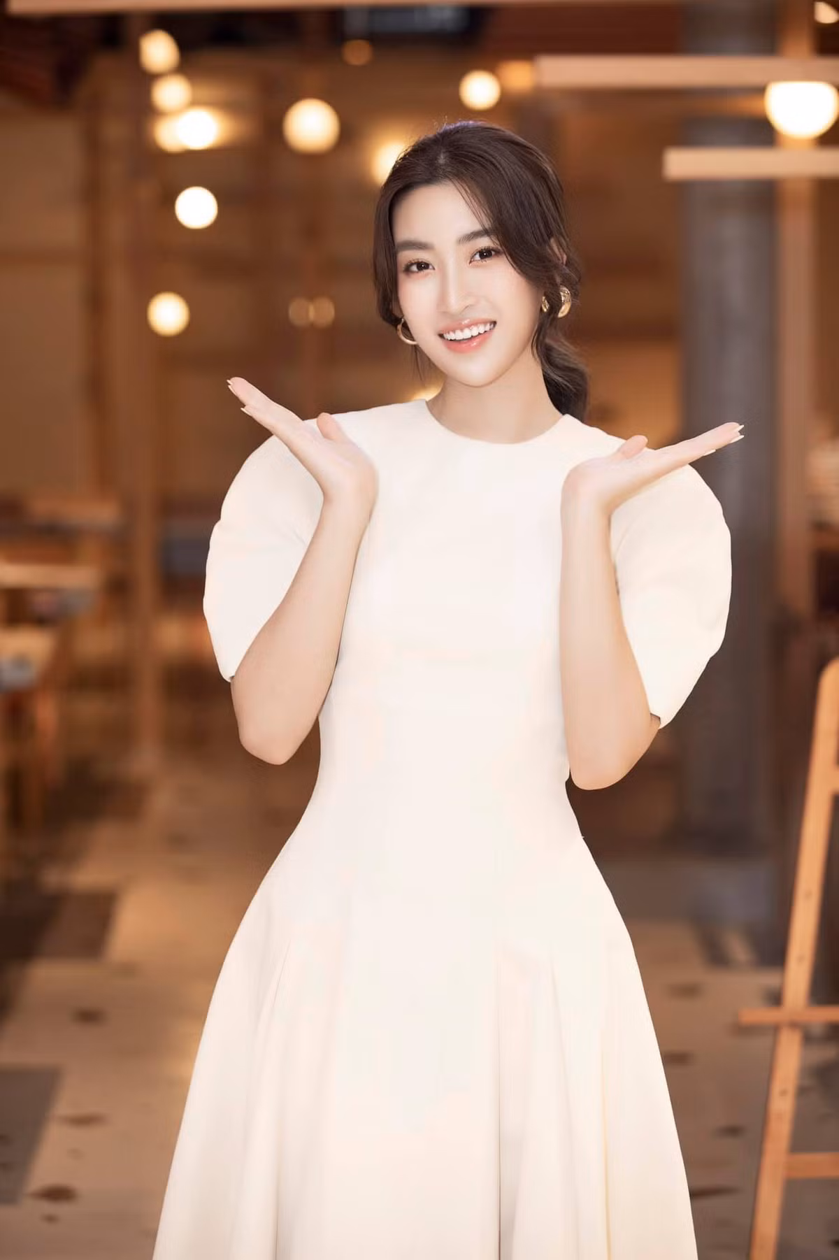 Đỗ Mỹ Linh đẹp trong veo.