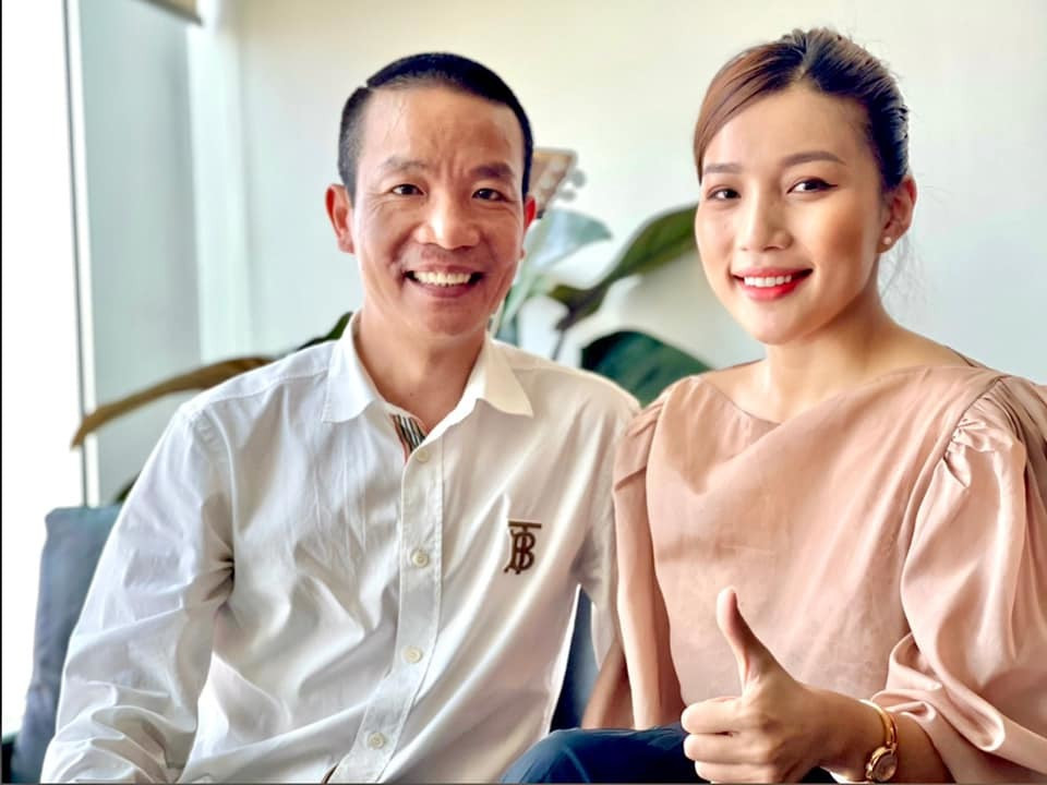 Nhạc sĩ Nguyễn Vĩnh Tiến bên ca sĩ Phương Phương Thảo.