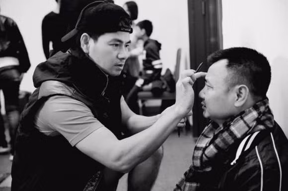 Tự Long được Xuân Bắc họa mặt: "Lâu ngày đăng tấm hình cho người ta biết còn chơi với nhau".