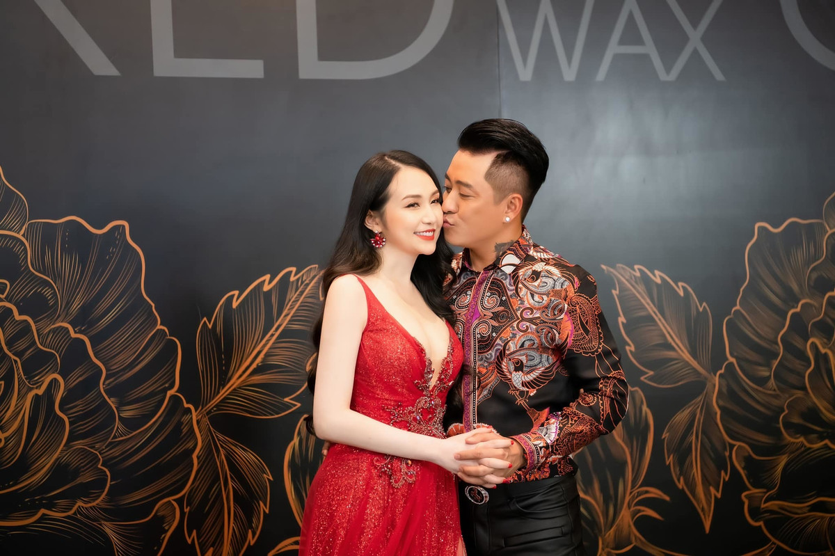 Vợ chồng Tuấn Hưng sở hữu khối tài sản có giá trị như nhà đẹp, xe sang và đồ hiệu.