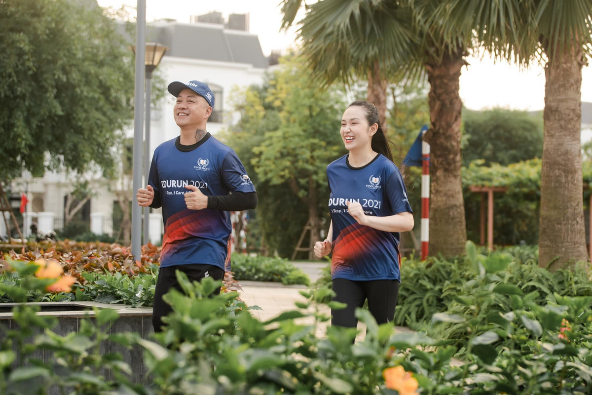 Vợ chồng Tuấn Hưng - Hương Baby luôn đồng hành cùng nhau trong công việc lẫn các hoạt động hàng ngày.