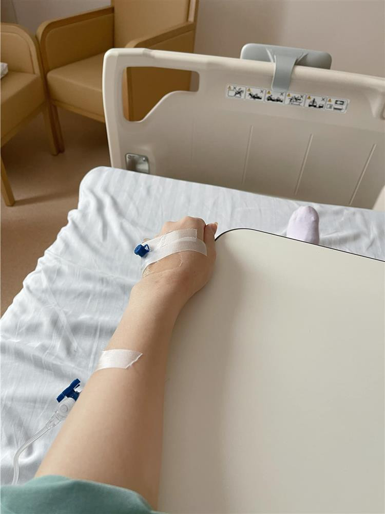 Ba bau Que Van nhap vien, ke su co 