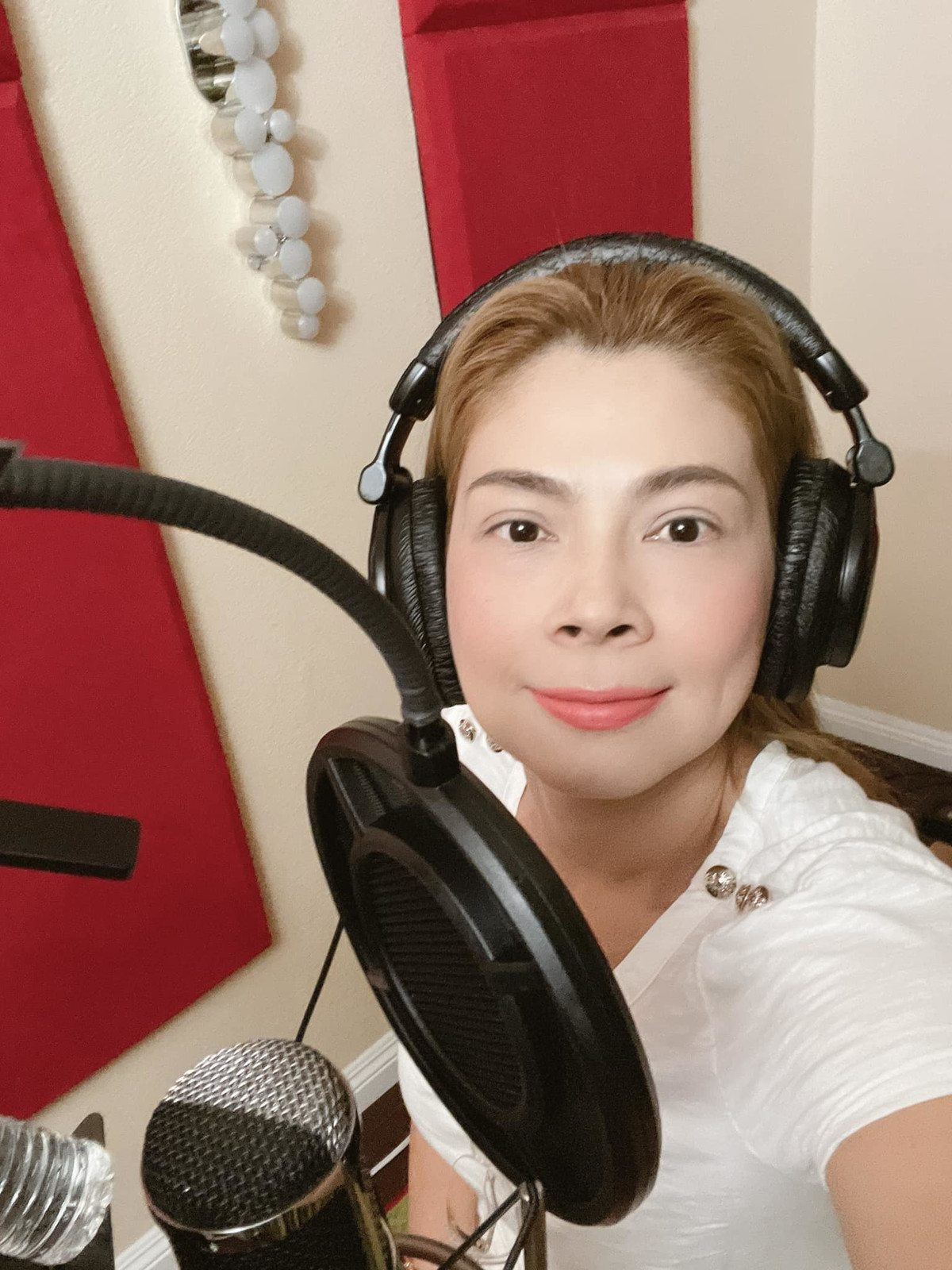 Ca sĩ Thanh Thảo úp mở đang thu bài hit "Rồi tới luôn".