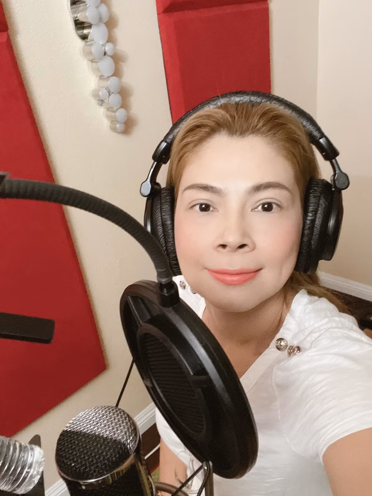 Ca sĩ Thanh Thảo úp mở đang thu bài hit "Rồi tới luôn".