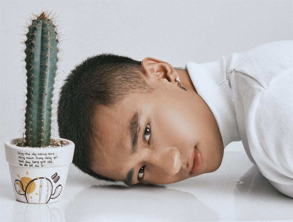 Gần đây Hữu Vi phát tín hiệu trở lại, ngoại hình cũng được cải thiện rõ rệt. Tuy nhiên, anh vẫn chưa tạo được dấu ấn nào đáng kể.