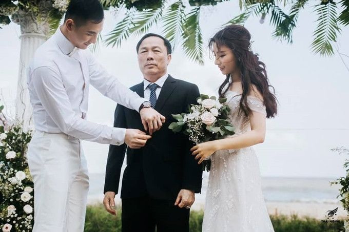 Năm 2019, Nguyễn Văn Sơn cưới Nguyễn Bảo Uyên - ái nữ của của ông Nguyễn Văn Đệ (còn được gọi là Bầu Đệ) - đại gia nổi tiếng Thanh Hóa, người điều hành CLB bóng đá Thanh Hóa.