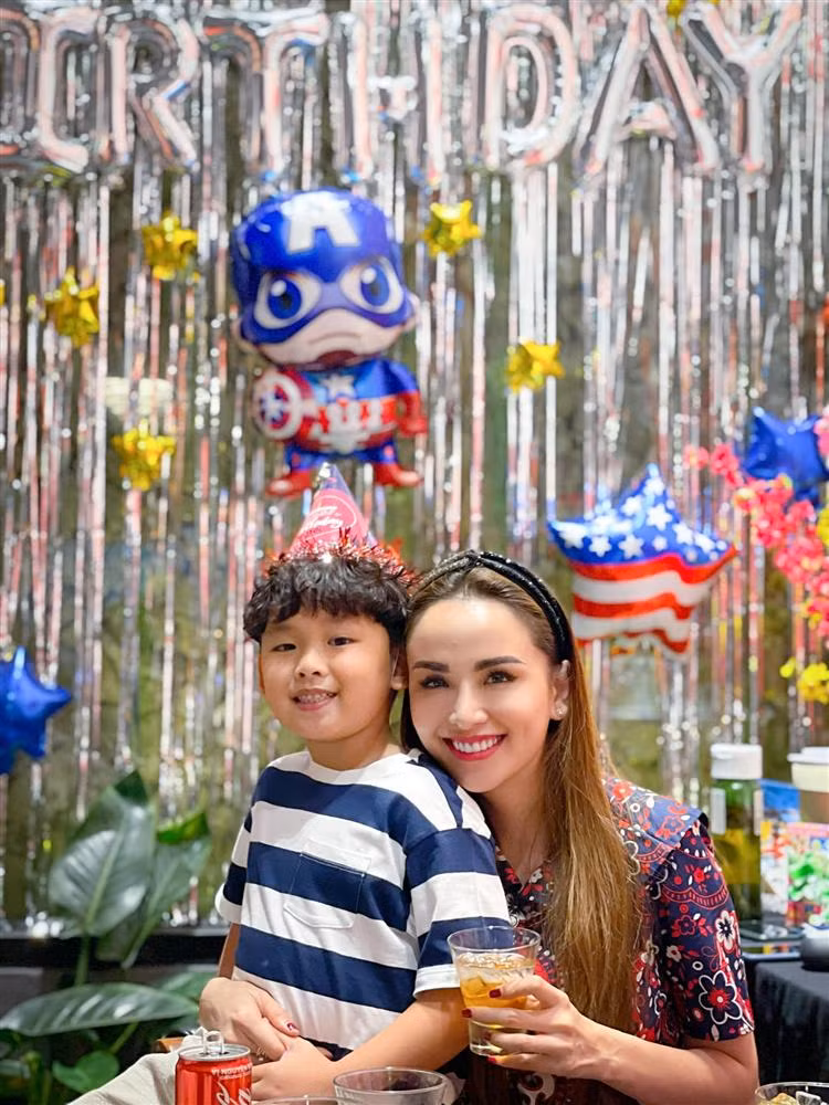 Diem Huong khoe tau nha moi tren doi tuyet dep-Hinh-8