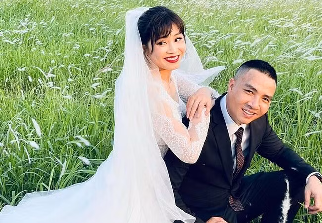 MC Hoàng Linh cùng ông xã Mạnh Hùng chụp ảnh cưới năm 2021. Nữ MC cho biết đây là sở thích của vợ chồng cô nhằm kỷ niệm cuộc hôn nhân 6 năm.