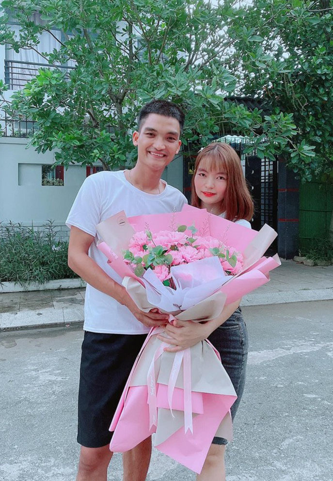 Sao Việt hôm nay 7/6: Mạc Văn Khoa cùng vợ hạnh phúc kỷ niệm 6 năm bên nhau.