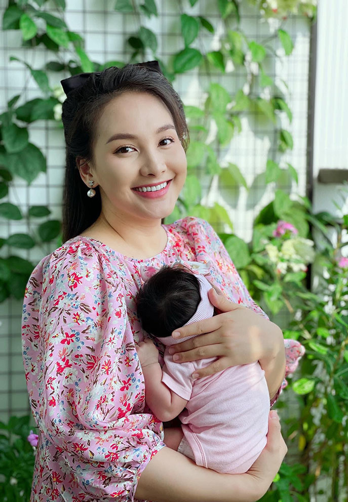 Nhiều đồng nghiệp như: Quốc Trường, Vân Dung, NSND Lan Hương... dành những lời thương yêu đến hai mẹ con nữ diễn viên Bảo Thanh.