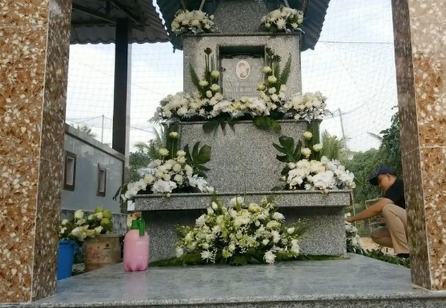 Vân Quang Long qua đời vào ngày 29/12/2020 sau cơn đột quỵ tại nhà cậu ruột, hưởng dương 41 tuổi. Bạn bè và người thân ở Mỹ cũng tổ chức tang lễ cho anh vào ngày 2/1. Tro cốt của anh sau đó được nhanh chóng chuyển về Việt Nam cho gia đình an táng.