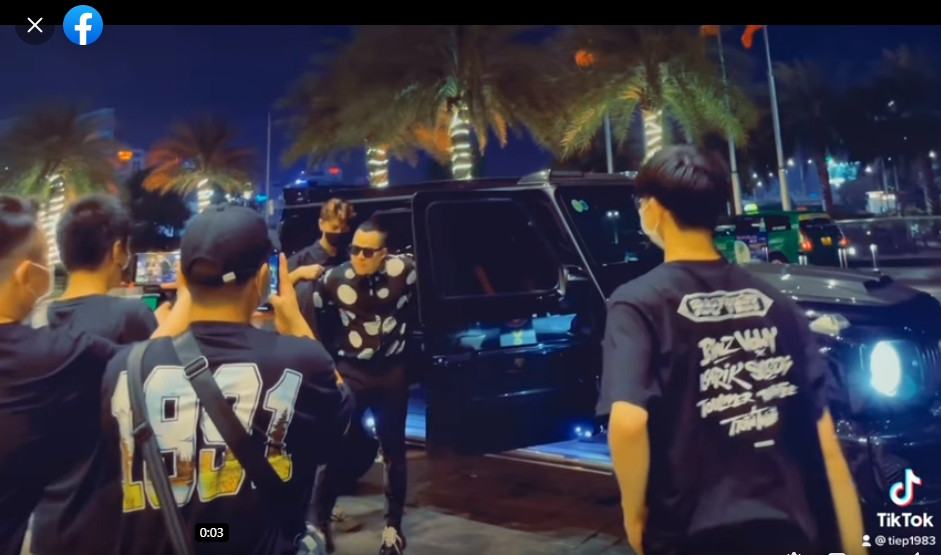 Vu Khac Tiep bi tru 10 diem y thuc khi xuat hien giua dam dong