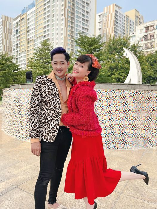 Nghệ sĩ Vân Dung bên diễn viên Mạnh Hưng.