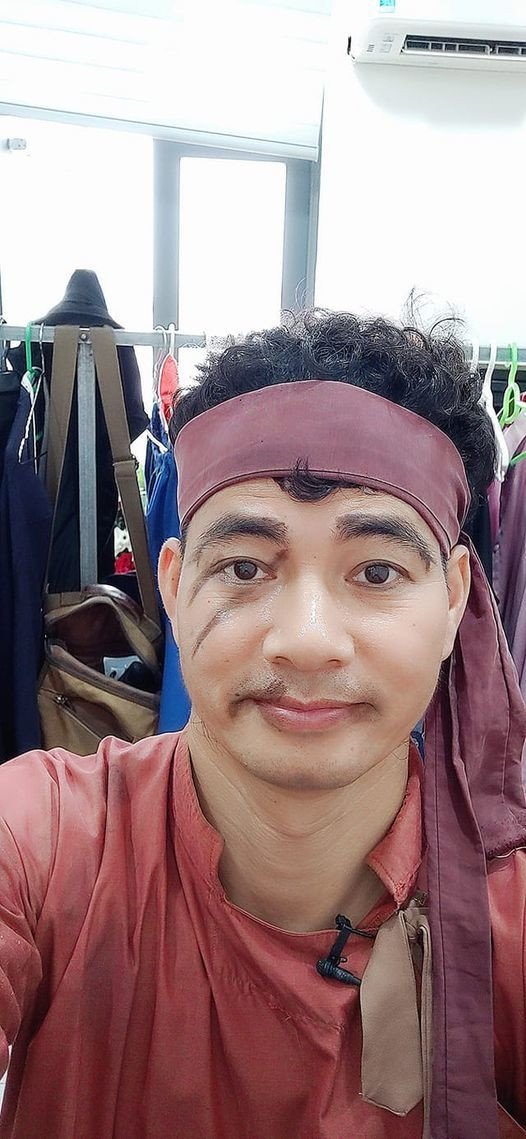 NSƯT Xuân Bắc khoe hoá trang thành vai kẻ trộm nhưng nhìn mặt vẫn bị 'hiền quá'.