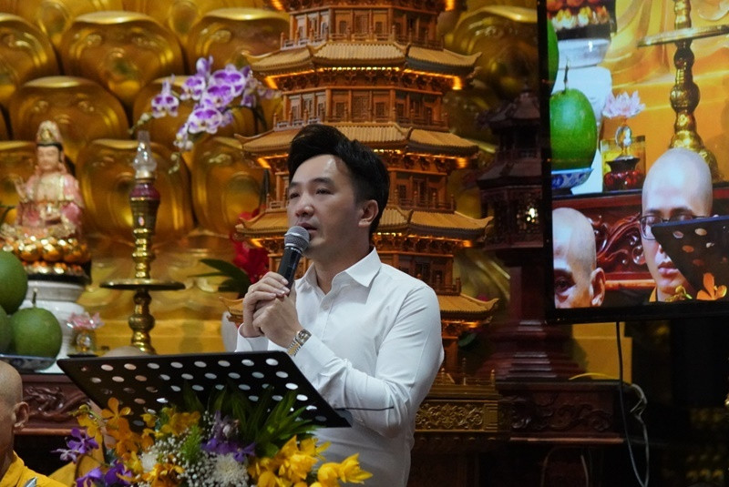 Dương Ngọc Thái thể hiện một sáng tác do Vân Quang Long sáng tác.