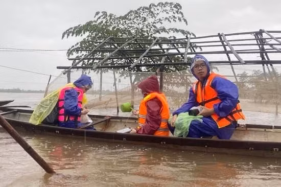 Me Ho Ngoc Ha bi soi diem bat thuong tien quyen gop tu thien-Hinh-8