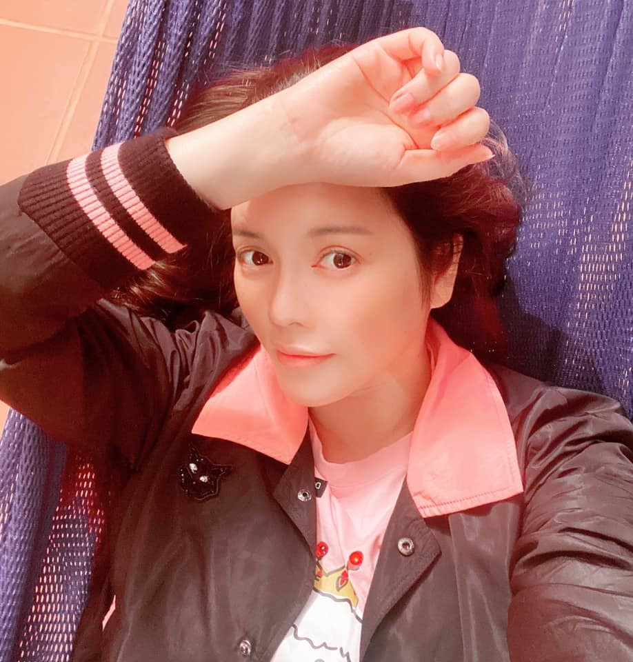 Lý Nhã Kỳ xanh xao sau 4 ngày bệnh, bỏ phố về Phủ Trần Lê gia nghỉ ngơi.