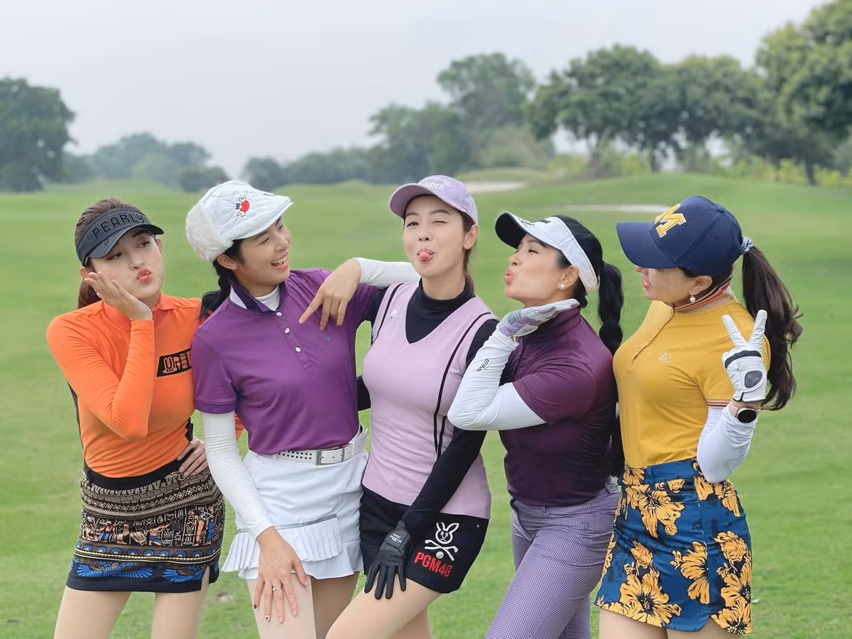 Ngọc Hân, Huyền My,... đi đánh golf đầu năm.