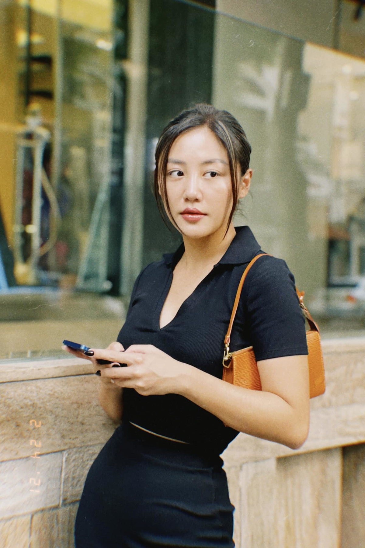 Văn Mai Hương suýt bị giật điện thoại khi chụp tấm hình này.