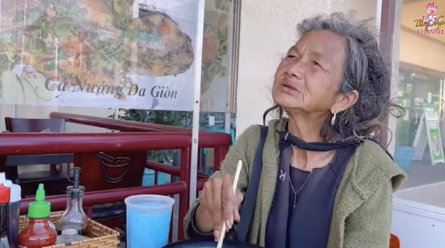 Thuy Nga chia se anh xot xa ve ca si Kim Ngan o My-Hinh-2