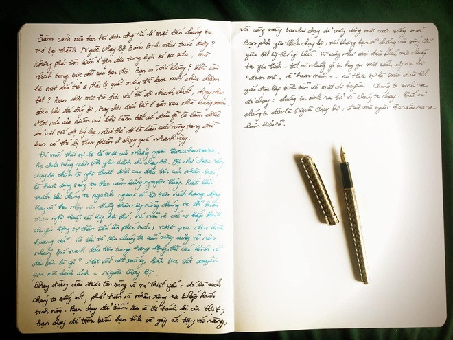 Ngày 8/5 Hoa hậu Thu Thủy viết tâm sự rất dài trích đoạn trong cuốn "Sinh ra để chạy" của tác giả Christopher McDougall. Cô nhận xét đây là "cuốn sách truyền cảm hứng không chỉ cho những người thích chạy bộ mà cho cả những ai mong muốn tìm kiếm những nguyên lý cho việc rèn luyện những phẩm chất kiên trì, bền bỉ". Nhiều năm qua Thu Thủy duy trì thói quen chạy bộ. Cô chép lại trích đoạn này còn bởi ngày hôm đó, cô có bút mới và mực mới.