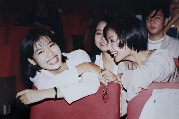 Hoa hậu Thu Thủy lựa chọn mái tóc ngắn cá tính.