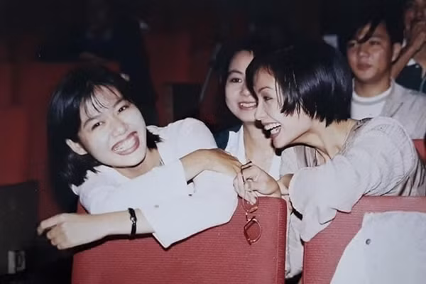 Hoa hậu Thu Thủy lựa chọn mái tóc ngắn cá tính.