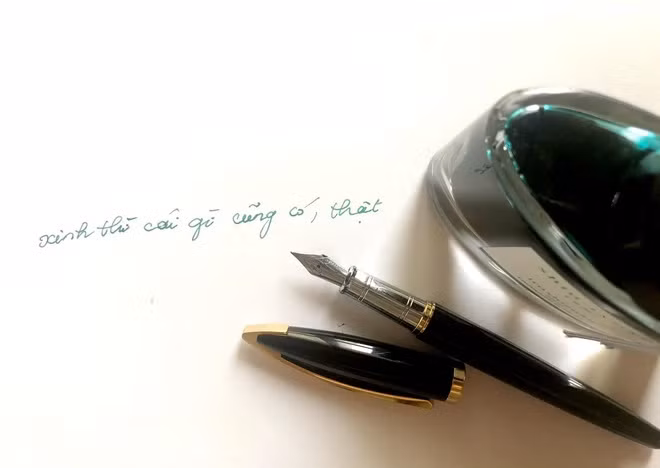 Một đăng tải vui của Thu Thủy trong ngày 13/5 nhân dịp được tặng bút máy.