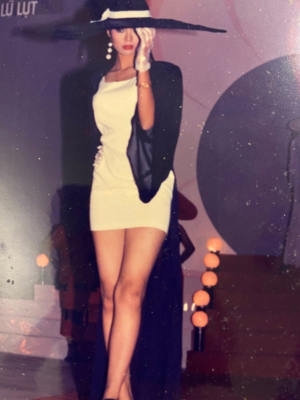 Cô đăng quang cuộc thi Hoa hậu Toàn quốc báo Tiền Phong (Hoa hậu Việt Nam) năm 1994. Người đẹp cũng giành giải "Ứng xử hay nhất" tại cuộc thi. Trong ảnh, Thu Thủy trong trang phục tự chọn tại cuộc thi.