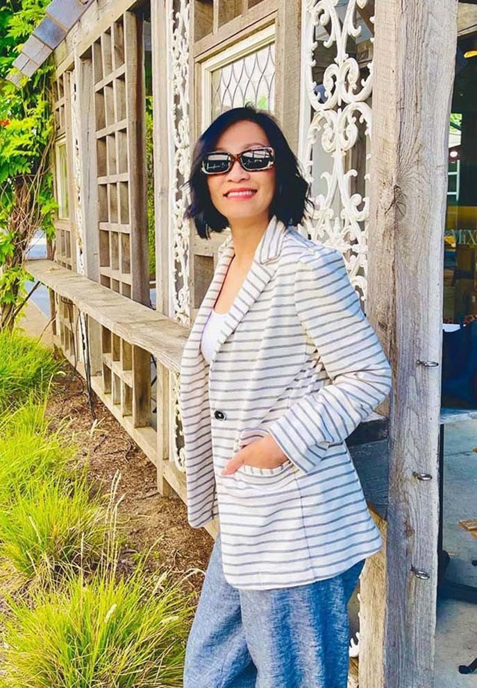 Nghệ sĩ Hồng Đào được khen ngày càng trẻ trung, tinh thần lạc quan.