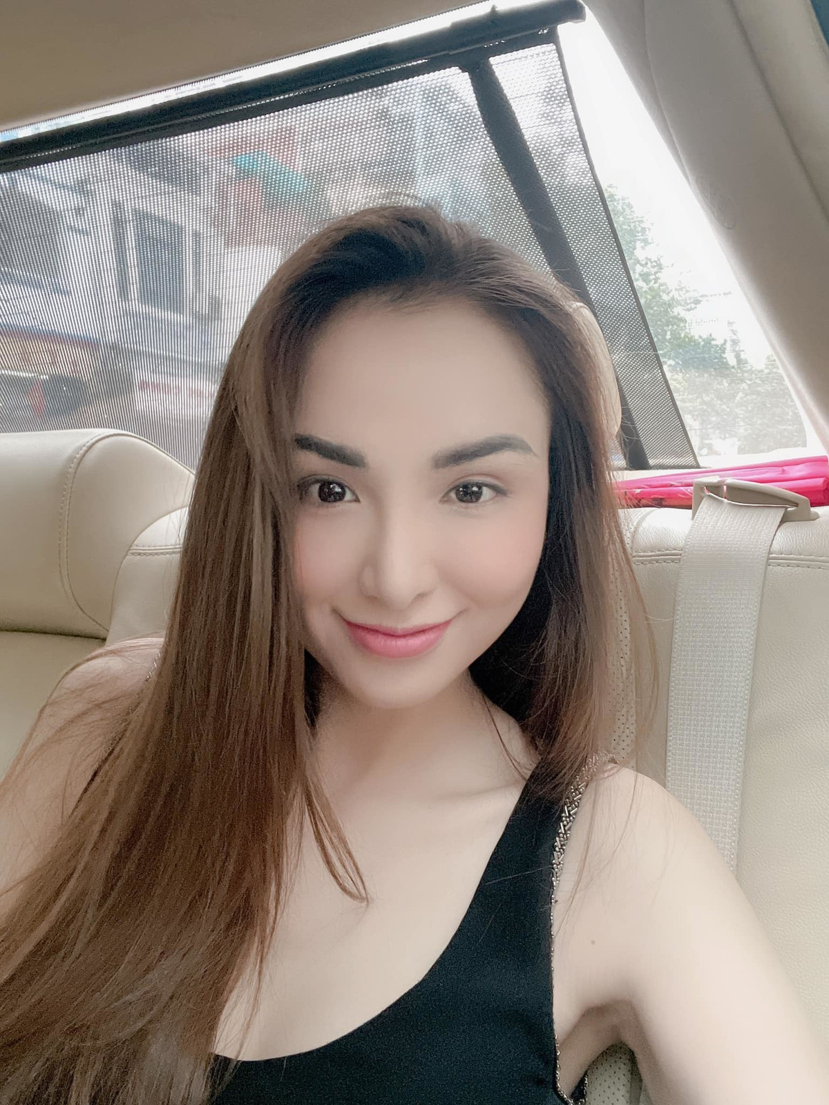 Diễm Hương đăng ảnh cận mặt.