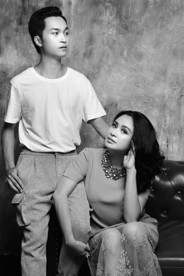 Đăng Quang vừa tròn 23 tuổi hôm 24/7. Nữ ca sĩ Thanh Lam dặn con trai: ''Đừng cố gắng để thành công, hãy cố gắng sống có giá trị''.