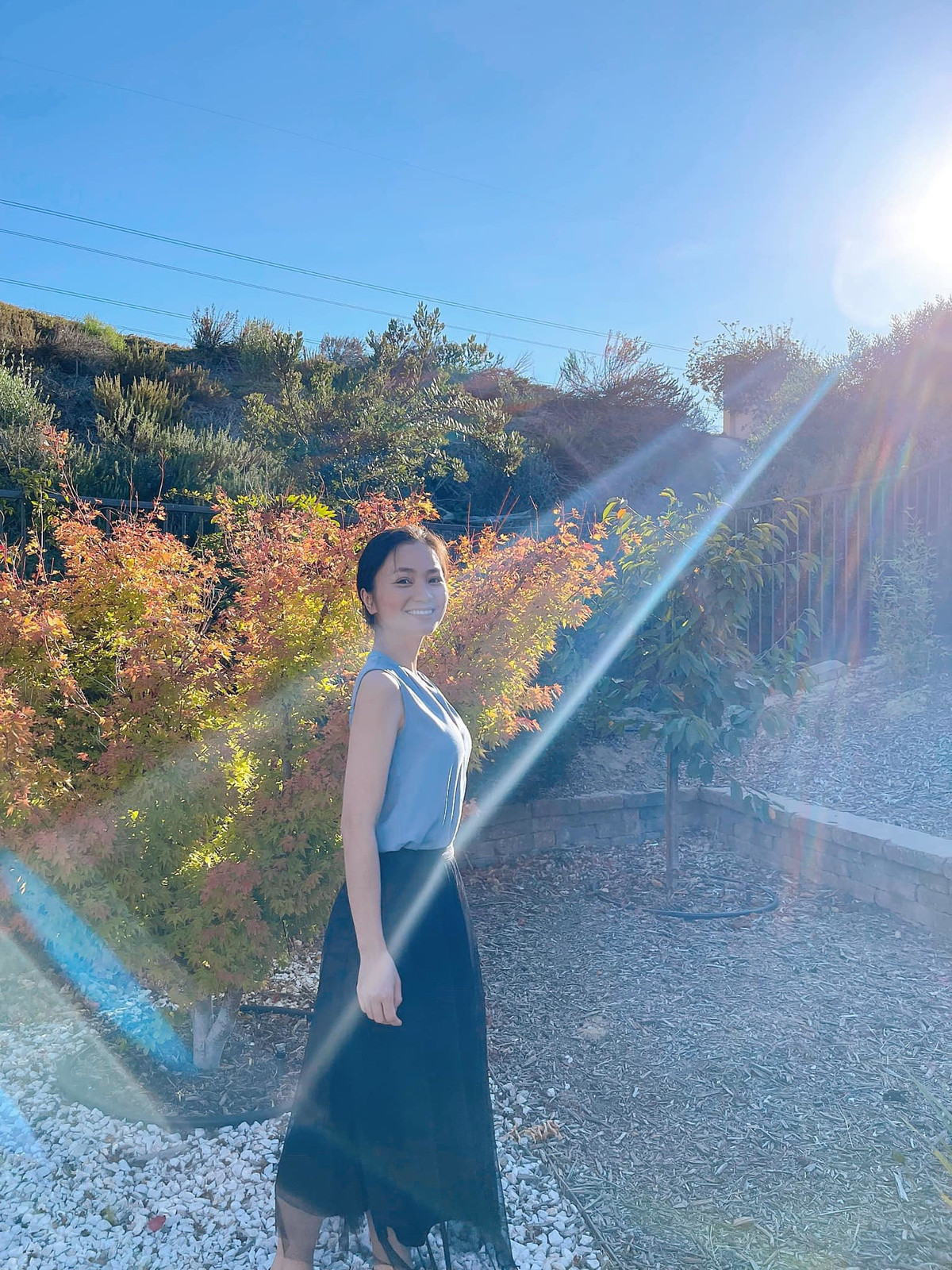 Diệu Hương chụp ảnh mặt mộc.