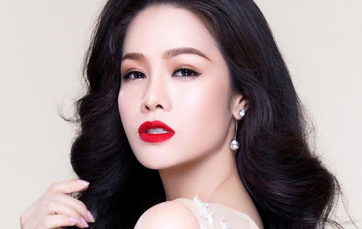 Nhật Kim Anh nhiều lần phải lên mạng đòi nợ.