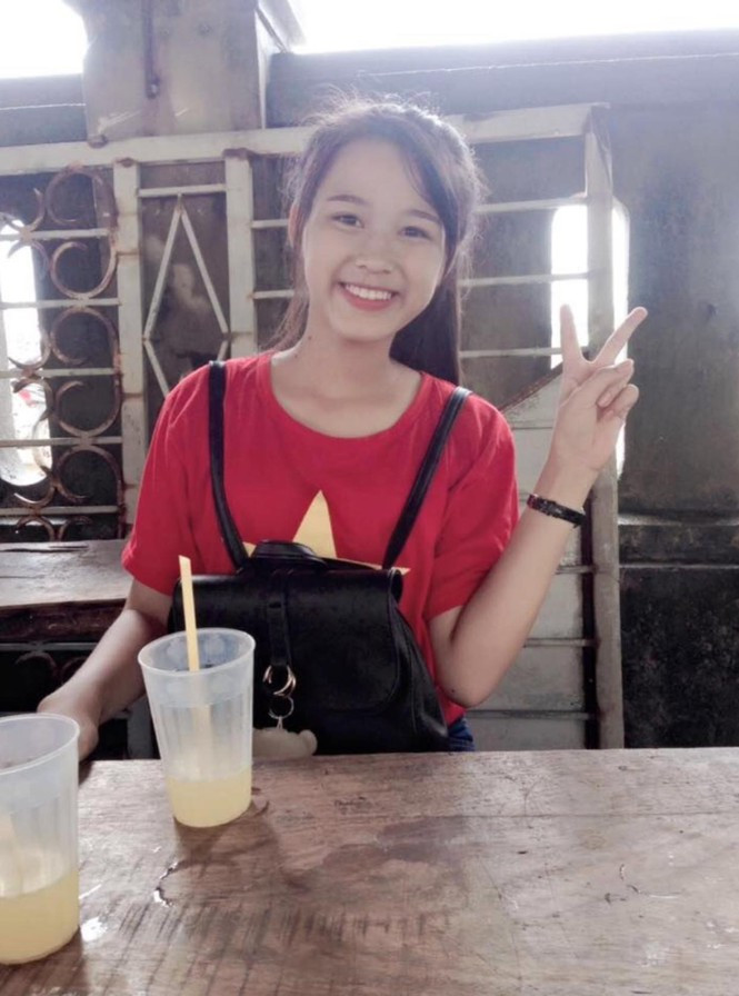 ##s###Đăng quang Hoa hậu Việt Nam 2020, Đỗ Thị Hà nhận được nhiều sự quan tâm từ phía người hâm mộ. Những câu chuyện, hình ảnh ngày bé của cô nàng luôn là đề tài thu hút truyền thông.