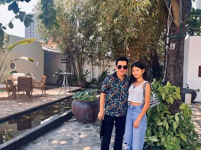 Sao Việt hôm nay 13/4: Bảo Tiên - con gái Trương Ngọc Ánh và Trần Bảo Sơn gây bất ngờ với chiều cao xấp xỉ bằng bố.