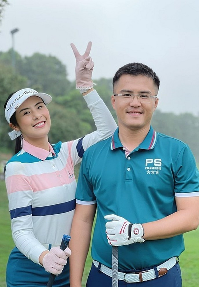 Hoa hậu Ngọc Hân và bạn trai rủ nhau đi chơi golf.