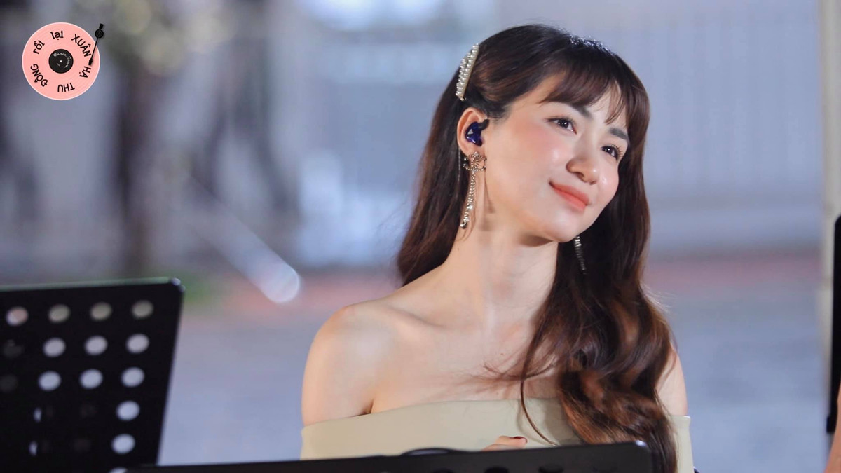 Góc nghiêng xinh đẹp của ca sĩ Hoà Minzy.
