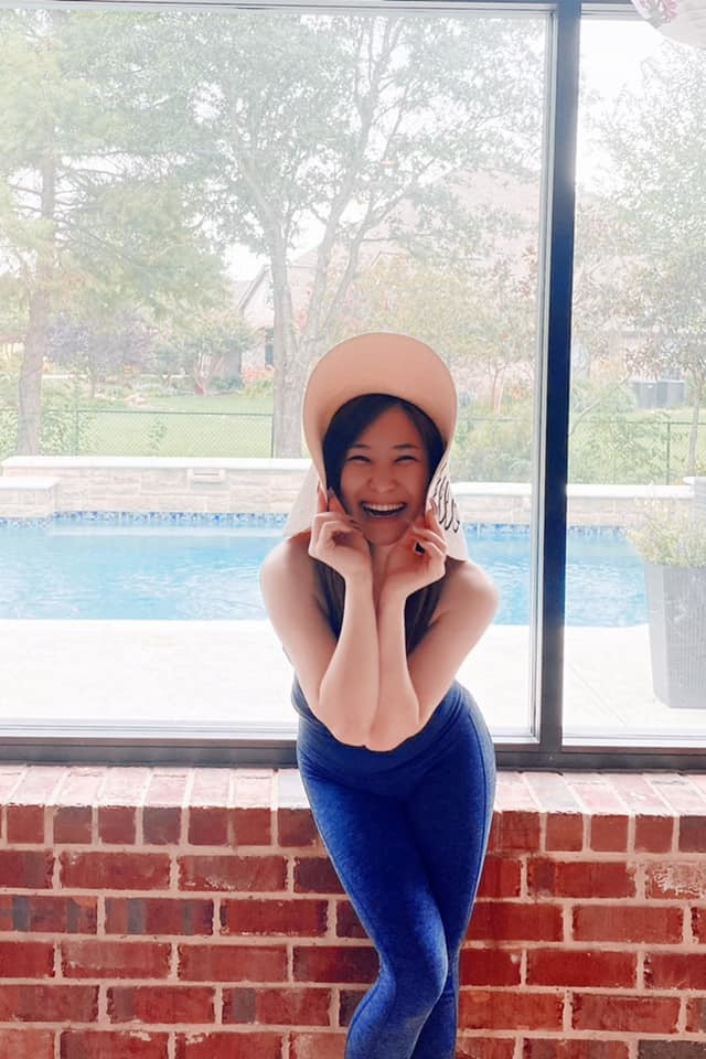 Hương Tràm thử đăng một tấm hình "hoàn toàn không tử tế".