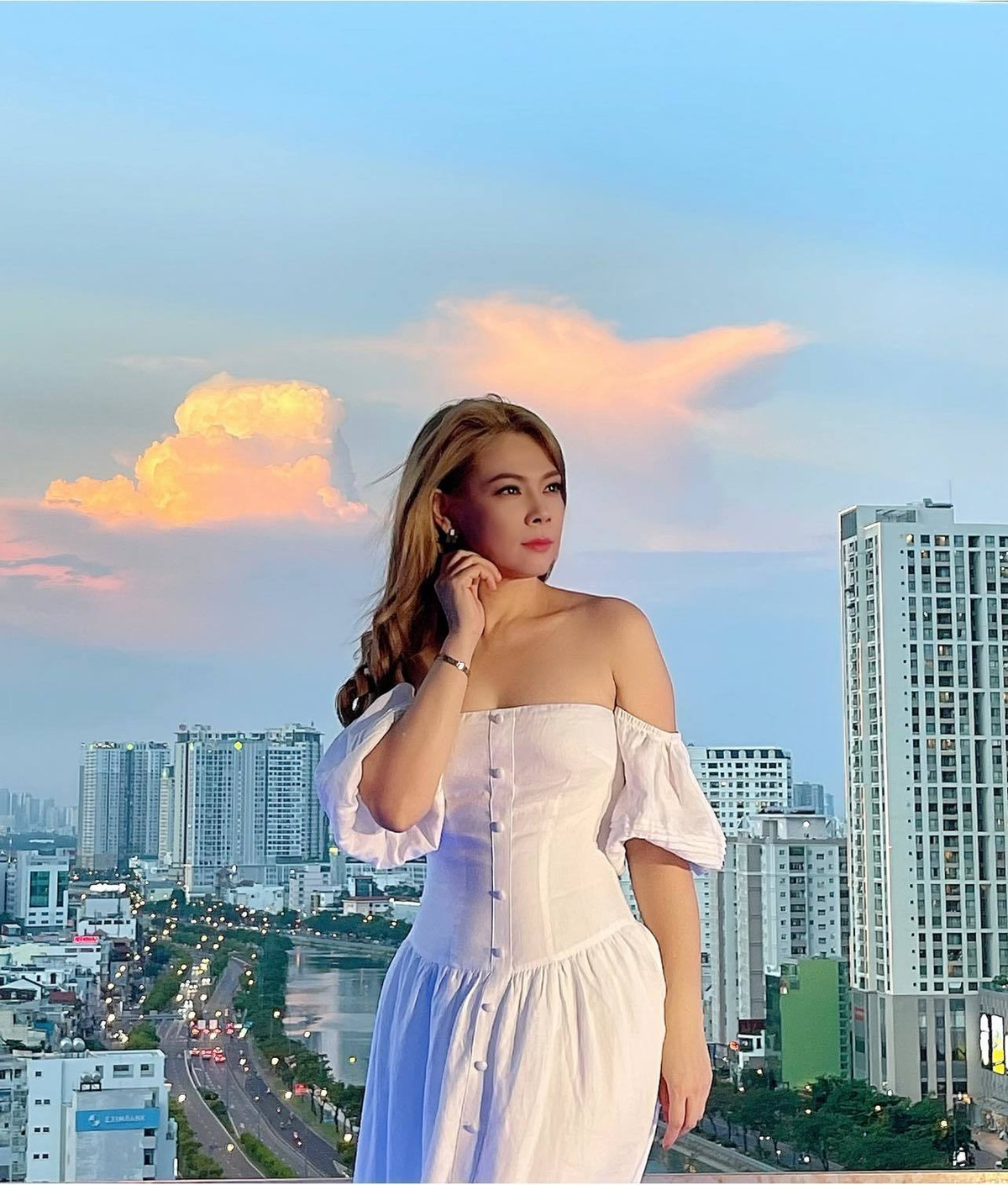 Thanh Thảo quay MV tại nhà trước giãn cách xã hội.